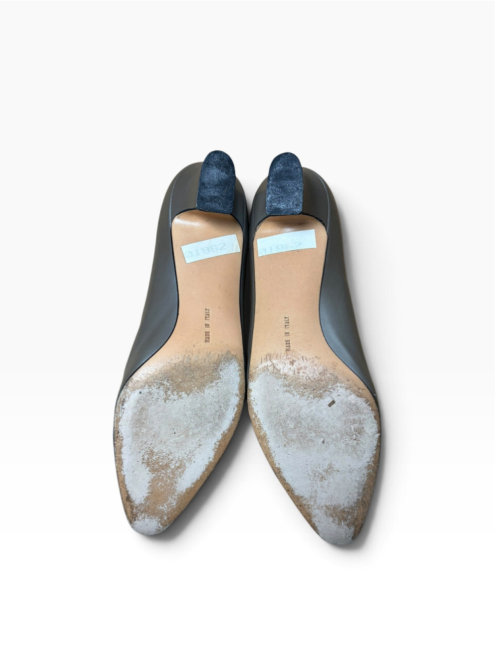 Women's Salvatore Ferragamo Heels Size 8 Beige and Blue Cap Toe Pumps - Picture 9 of 9